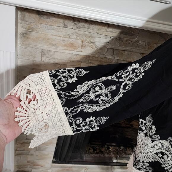 Solitaire Black And Cream Crocheted Lace Kimono Jacket Plus Size 2X New - Picture 8 of 8